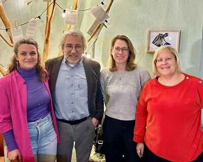 Can Dündar mit Linda, Daniela und Gudrun